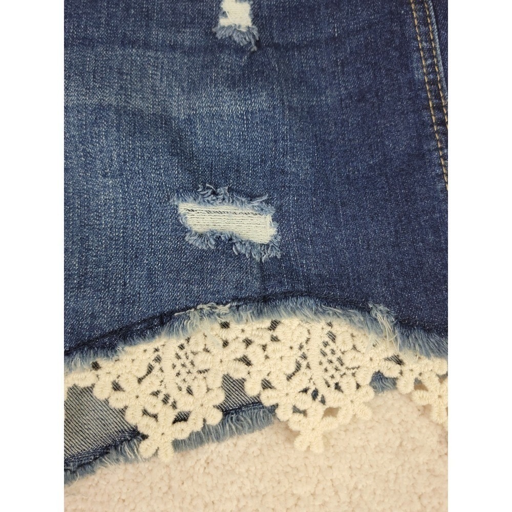NWT Maurices M Jeans High Rise Distressed Denim Shorts Crochet Lace Trim Size 12 - Picture 10 of 11